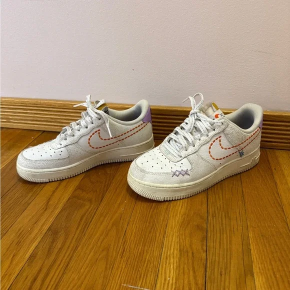 Nike Air Force 1 '07 SE Low Sz 7.5 Women Retro Shoes Beige Purple DX2348-100 - Picture 5 of 12